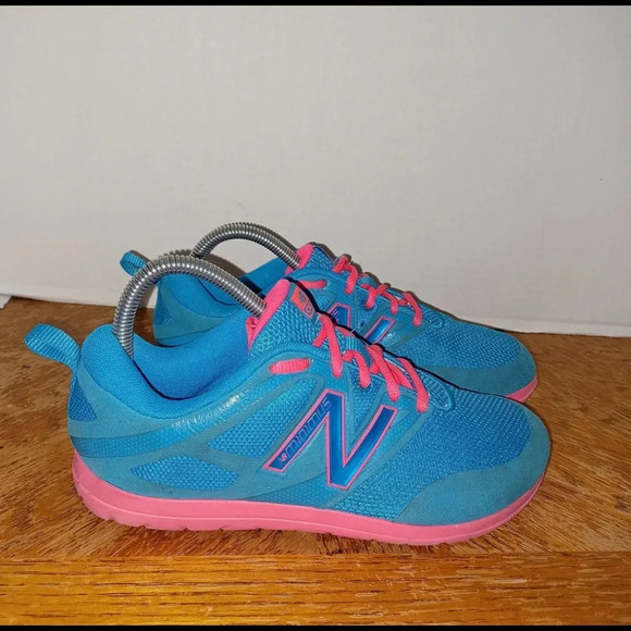 NEW BALANCE Minimus Running shoe womans size 8 Sky Blue And Pink. (67 Box 9) - Picture 1 of 10